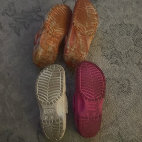 Crocs-M8 W10 Both pairs for 10 bucks - Picture 2 of 3